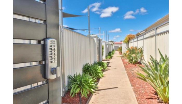 112 Olive Apartments poza 24