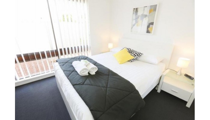 112 Olive Apartments poza 3