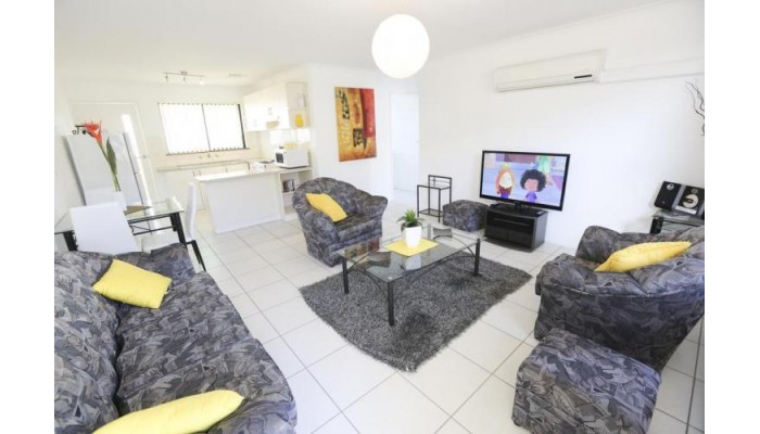 112 Olive Apartments poza 5