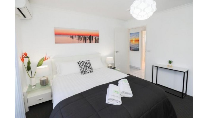 112 Olive Apartments poza 19