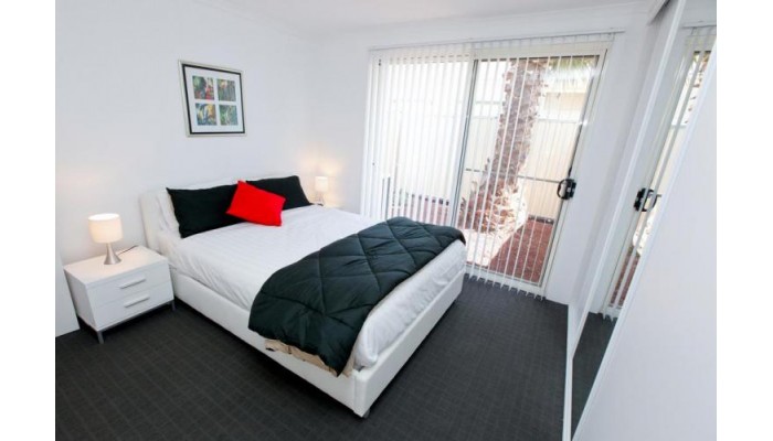 112 Olive Apartments poza 12