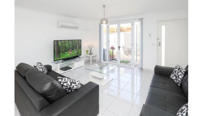 112 Olive Apartments poza 17